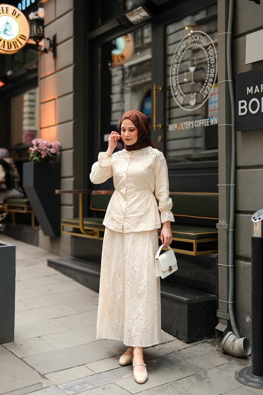 Twist işlemeli Brode Takım Krem