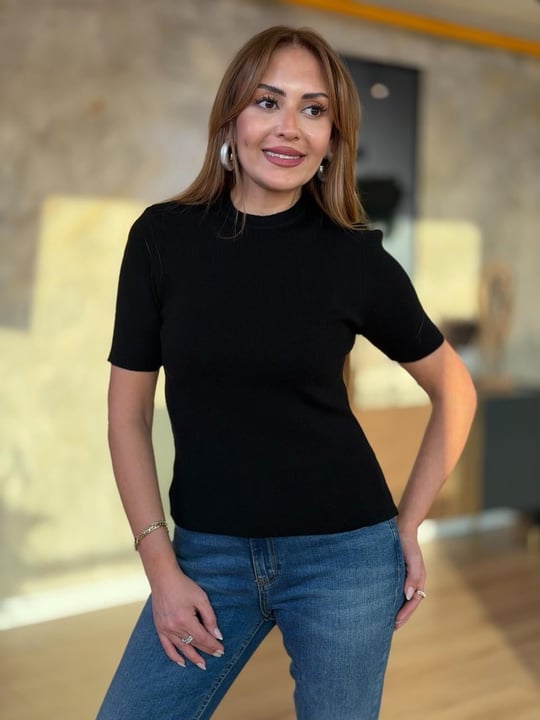 Kısa Kol Siyah Triko