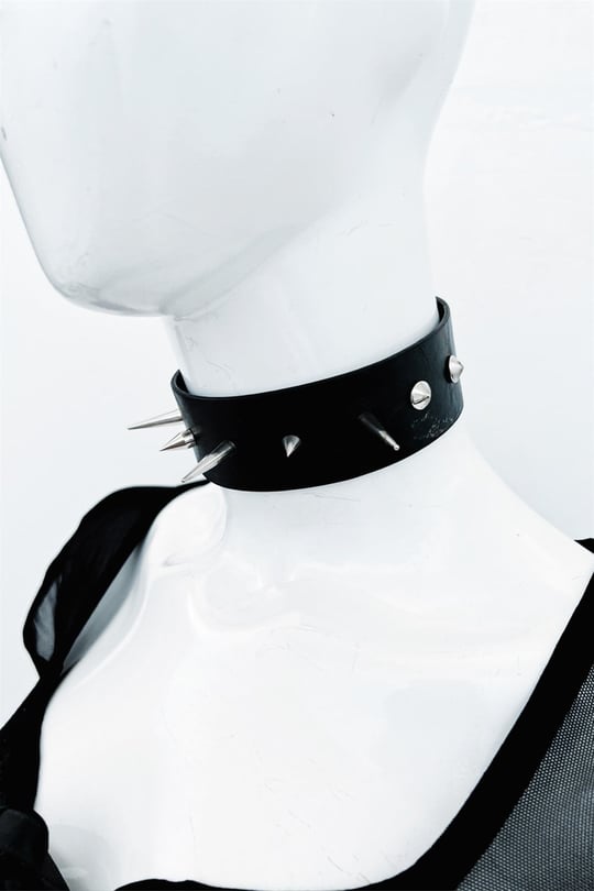 Thorn Punch Design Choker