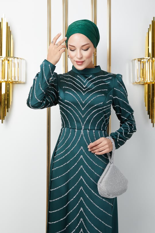 Önü ve Kolları Taş Bezeli Eteği Pelerinli Saten Tesettür Abiye Elbise YEŞİL 1674