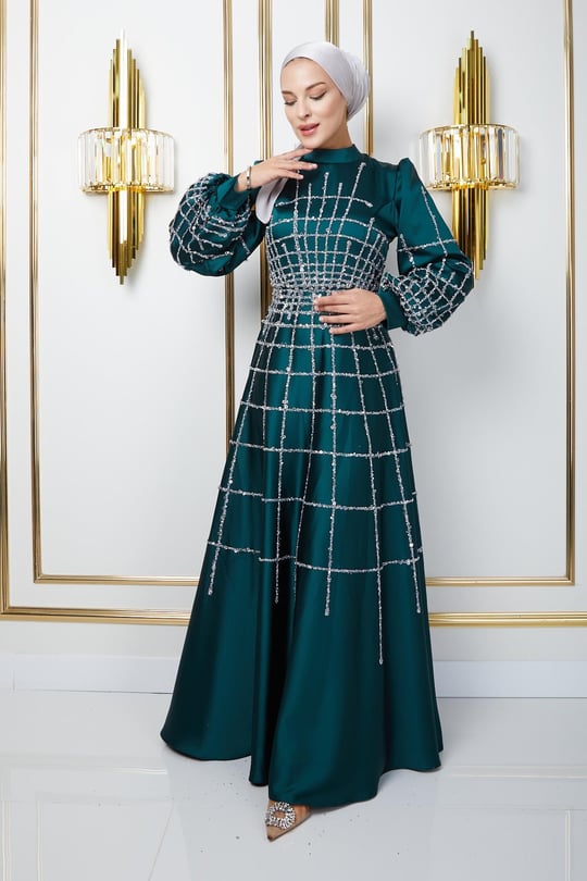 Önü ve Kolları Taş ve Pul Bezeli Kloş Saten Tesettür Abiye Elbise YEŞİL 1675