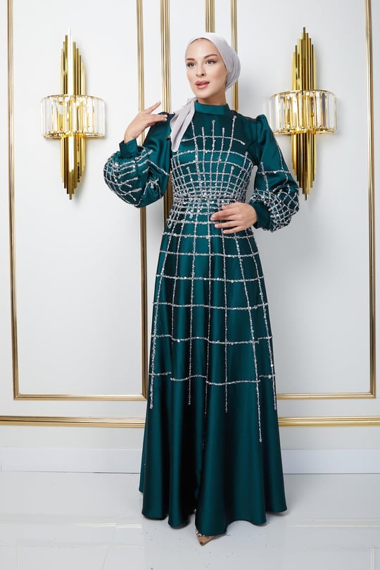 Önü ve Kolları Taş ve Pul Bezeli Kloş Saten Tesettür Abiye Elbise YEŞİL 1675