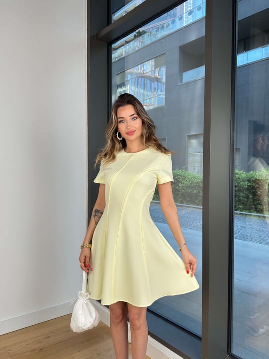 Kısa Kol Dikiş Detaylı Holinda Sarı Kadın Mini Elbise 25Y370