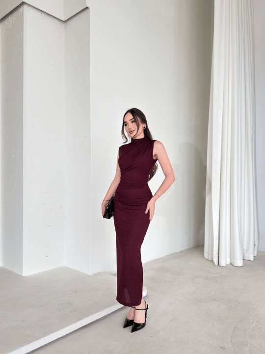 Parlak Kolsuz Yandan Yırtmaçlı Drapeli Milme Bordo Kadın Elbise 26Y045