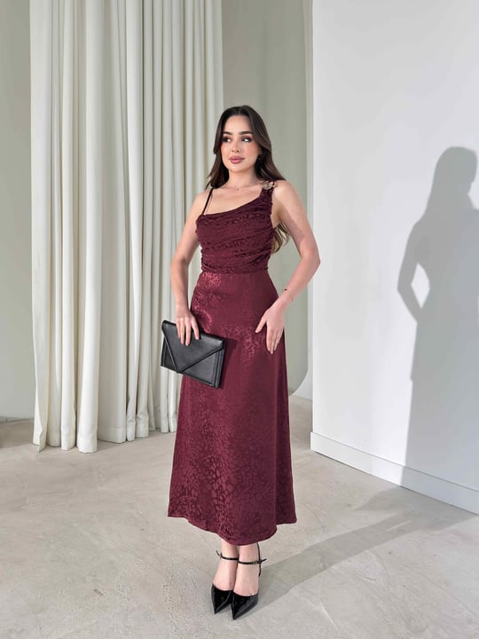 Asimetrik Yaka Aksesuarlı Midi Bordo Sabin Kadın Elbise 26Y214