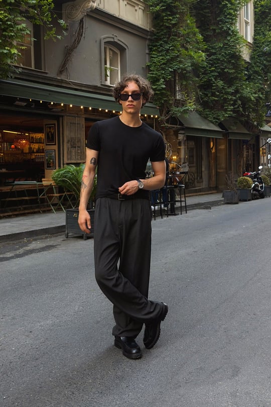 Basic Slim Fit Siyah Tişört