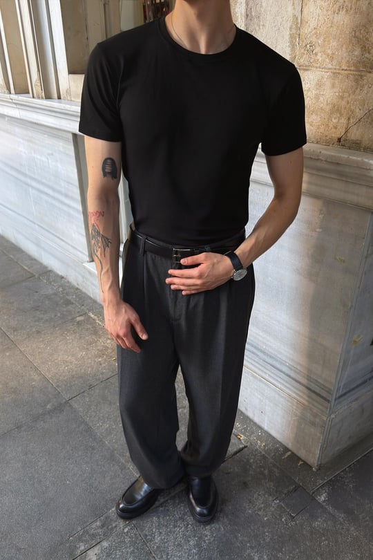 Basic Slim Fit Siyah Tişört