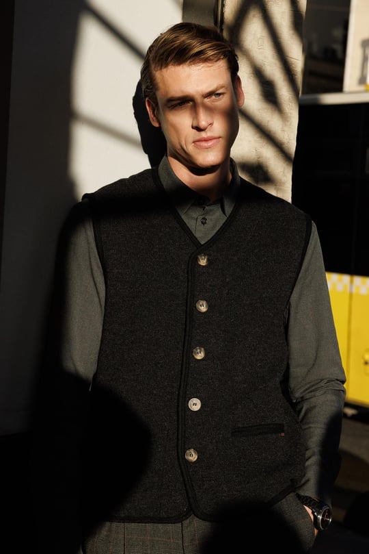 Erkek V Yaka Astarı Desenli Yün Yelek K.Füme