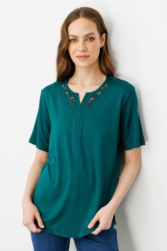 Kadın Açma Yaka Nakış İşlemeli T-shirt Yeşil