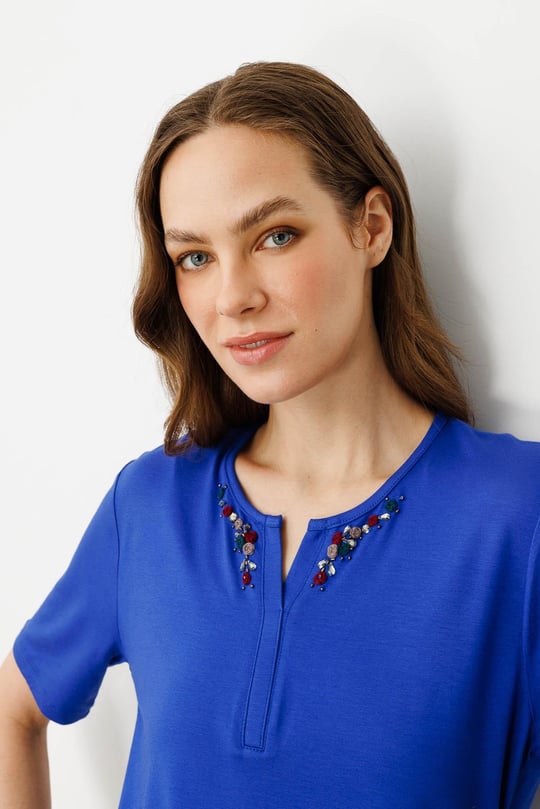 Kadın Açma Yaka Nakış İşlemeli T-shirt Saks