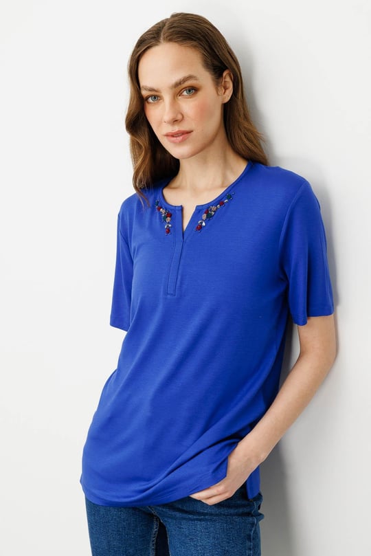 Kadın Açma Yaka Nakış İşlemeli T-shirt Saks