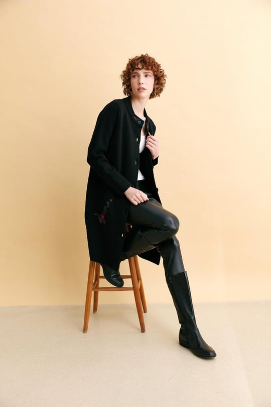 Kadın Dik Yaka Cebi İşlemeli Uzun Yün Kaban Siyah