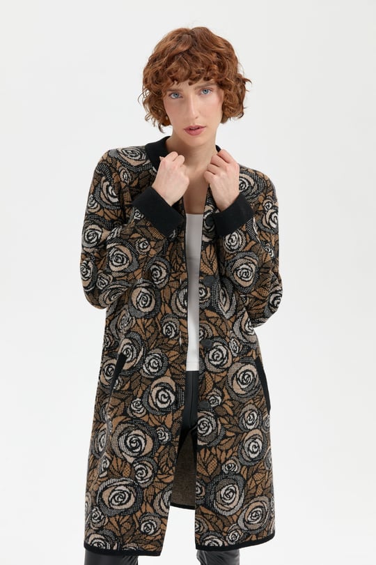 Kadın Dik Yaka Gül Desenli Uzun Yün Kaban Siyah_V.camel
