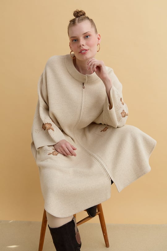 Kadın Dik Yaka Kolu ve Cebi İşlemeli Panço T.Melanj