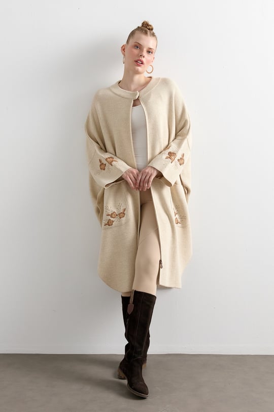 Kadın Dik Yaka Kolu ve Cebi İşlemeli Panço T.Melanj