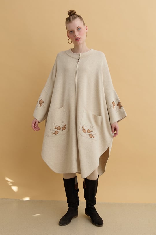 Kadın Dik Yaka Kolu ve Cebi İşlemeli Panço T.Melanj