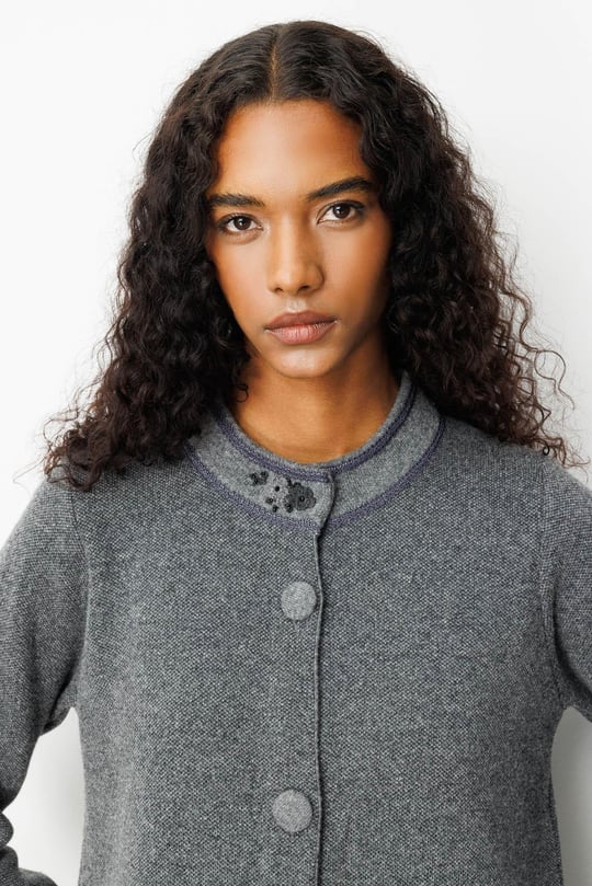 Kadın Dik Yaka Kolu ve Cebi Nakış İşlemeli Uzun Yün Kaban Füme