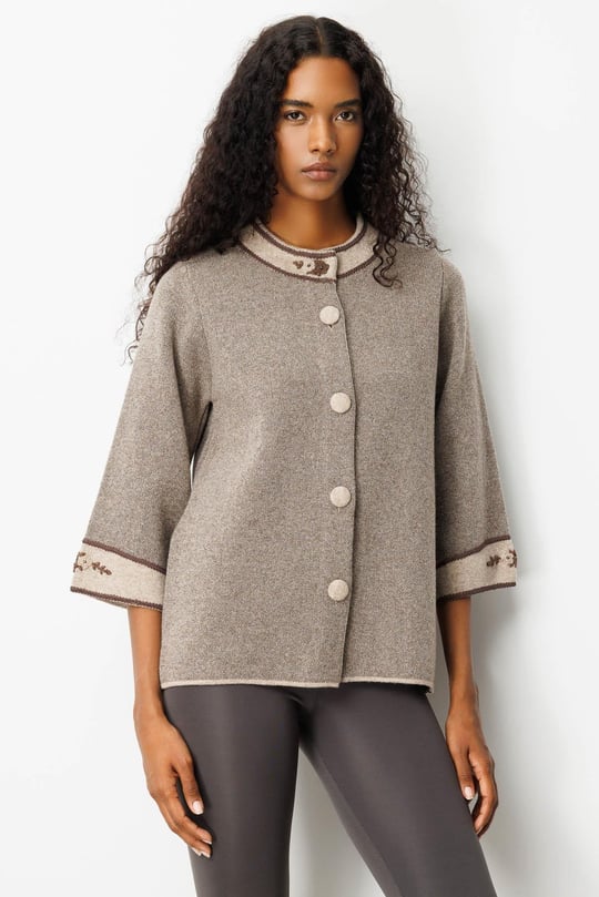 Kadın Dik Yaka Kolu ve Yakası Nakışlı Yün Ceket K.Bej