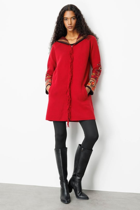 Kadın Kapüşonlu Kilim Jakarlı Püsküllü Yün Kaban K.Kırmızı