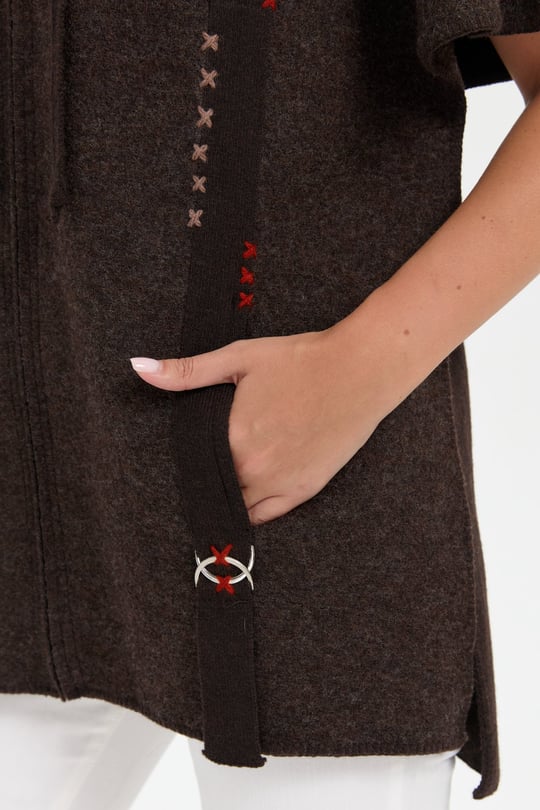 Kadın Kapüşonlu Önü Keçe İşlemeli Fermuarlı Yün Panço K.Kahve