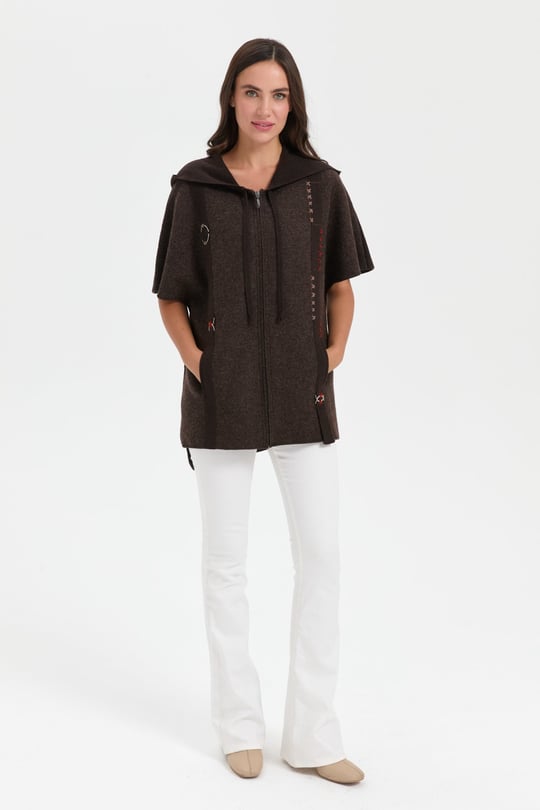 Kadın Kapüşonlu Önü Keçe İşlemeli Fermuarlı Yün Panço K.Kahve