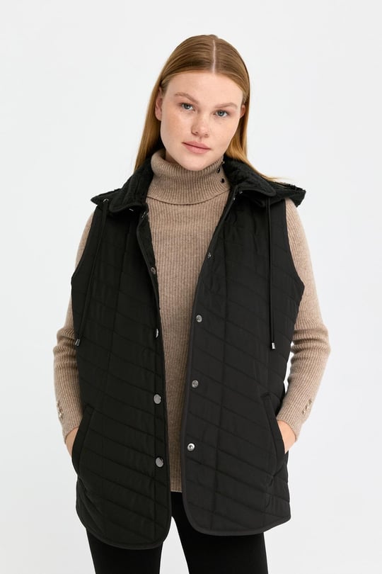 Kadın Kapüşonlu Yan Cepli Kapitone Yelek Siyah