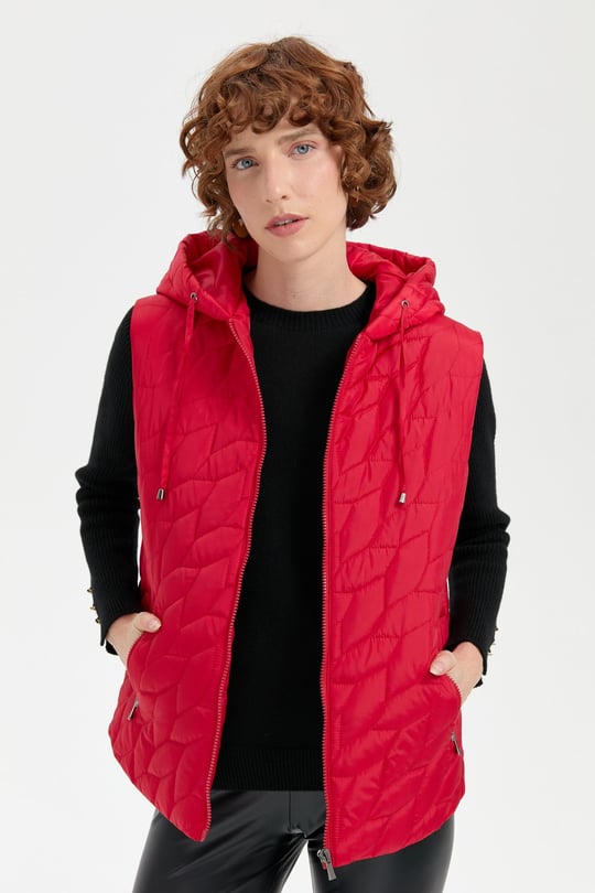 Kadın Kapüşonlu Yaprak Desenli Kısa Kapitone Yelek Kırmızı