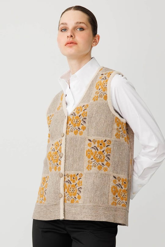 Kadın Pıtırcık Çiçekli Patchwork Keçe Yün Yelek Bej_Hardal