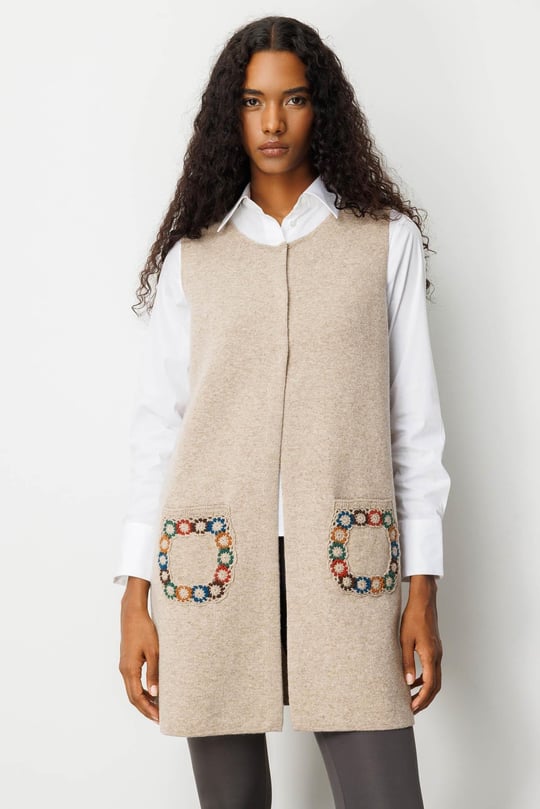 Kadın Sıfır Yaka Cebi Tığlamalı Uzun Yün Yelek K.Bej