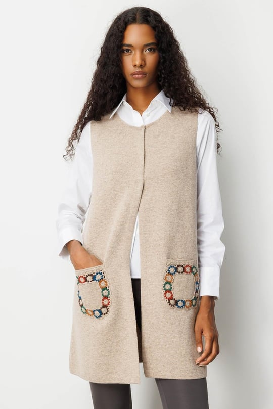 Kadın Sıfır Yaka Cebi Tığlamalı Uzun Yün Yelek K.Bej