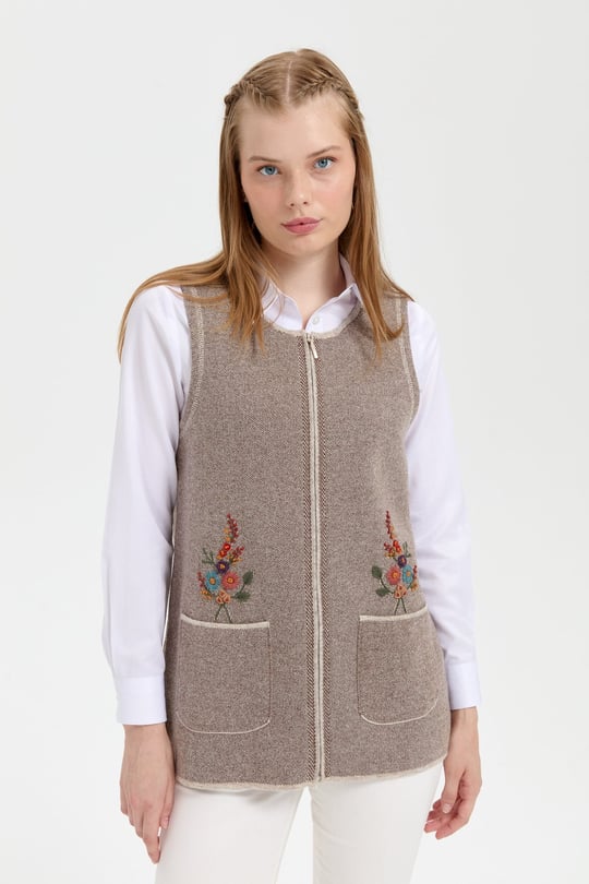 Kadın Sıfır Yaka Cep Üstü İşlemeli Kısa Yün Yelek V.Bej