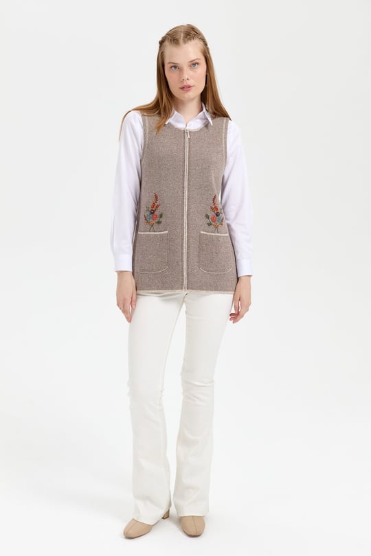 Kadın Sıfır Yaka Cep Üstü İşlemeli Kısa Yün Yelek V.Bej