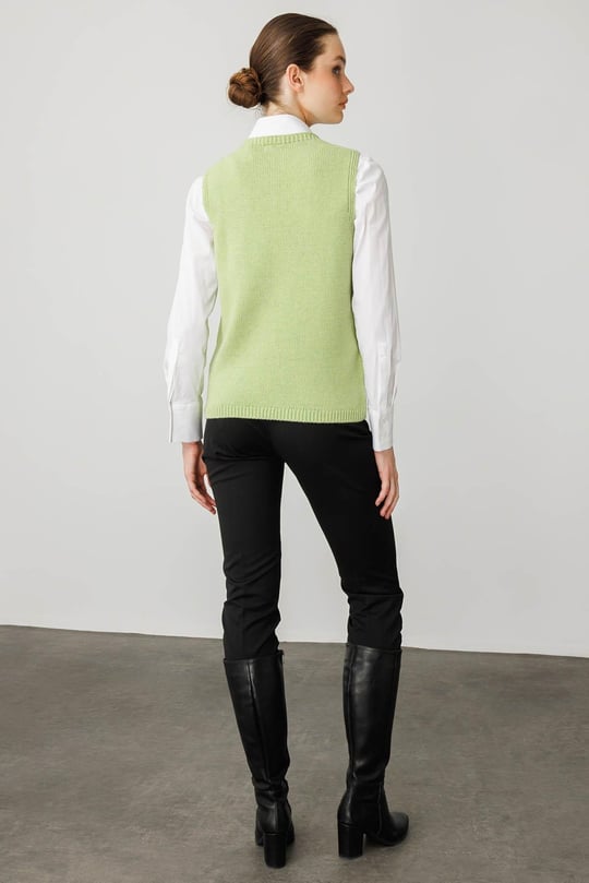 Kadın Sıfır Yaka Cep Üstü Nakış İşlemeli Süveter A.E.Yeşili