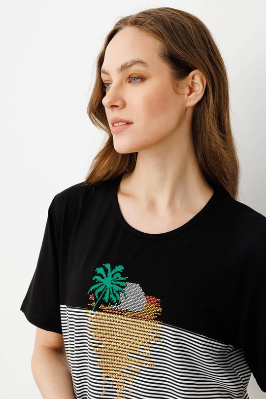 Kadın Sıfır Yaka Önü Palmiye Taşlı Penye T-shirt Siyah