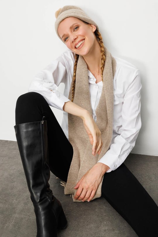 Kadın Simli Jakarlı Püsküllü Yün Kaşkol K.Bej