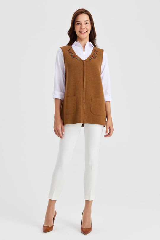 Kadın V Yaka Kenarı Dantel İşlemeli Yün Yelek K.taba