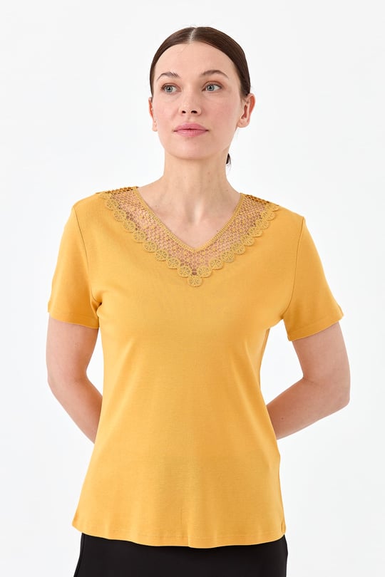 Kadın V Yaka Yakası Dantelli T-shirt Hardal