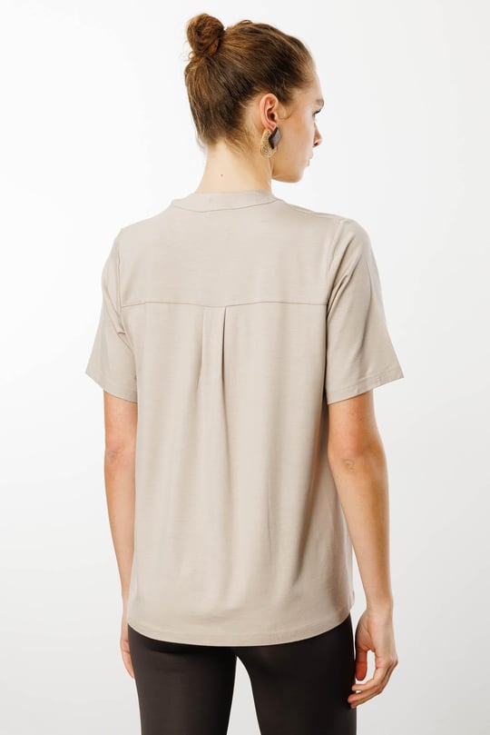 Kadın Yakası Düğmeli Penye T-shirt Bej