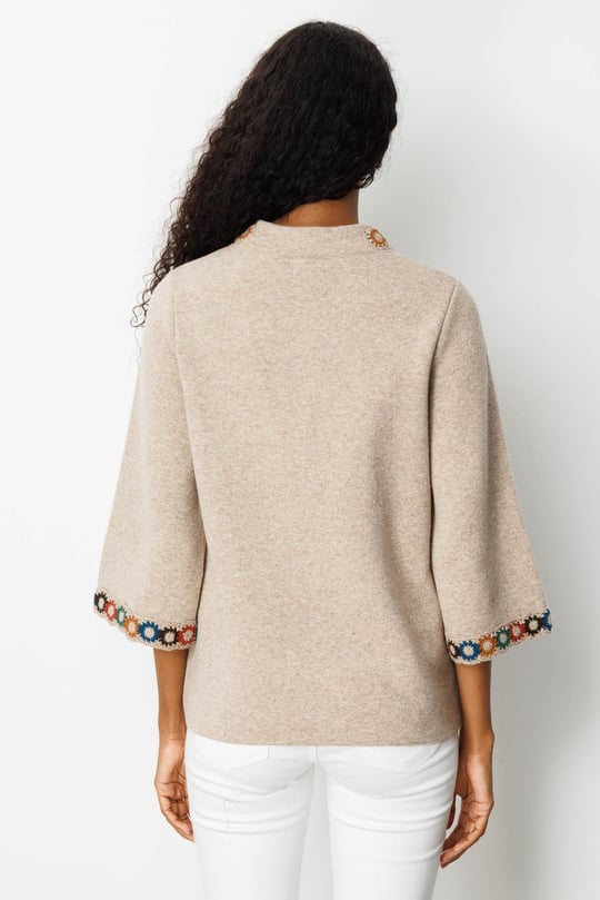 Kadın Yakası ve Kol Ağzı Tığlamalı Kısa Yün Ceket K.Bej