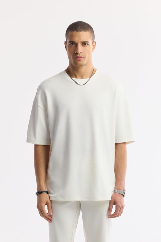 Beyaz Bisiklet Yaka Jakarlı T-Shirt