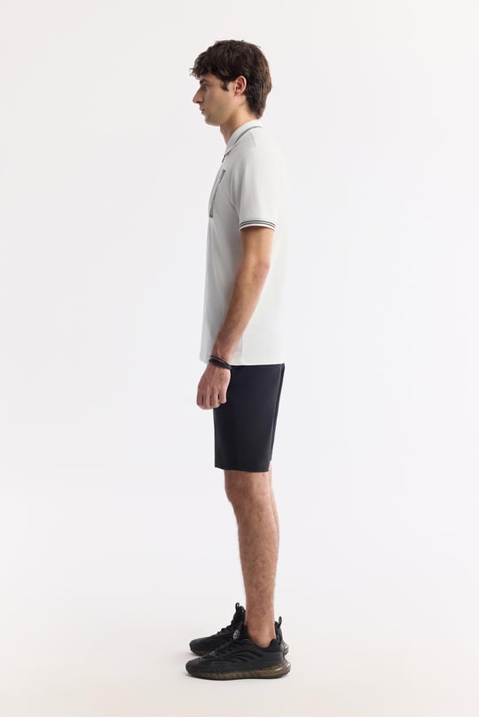 Beyaz Polo Yaka Baskılı %100 Pamuk T-Shirt