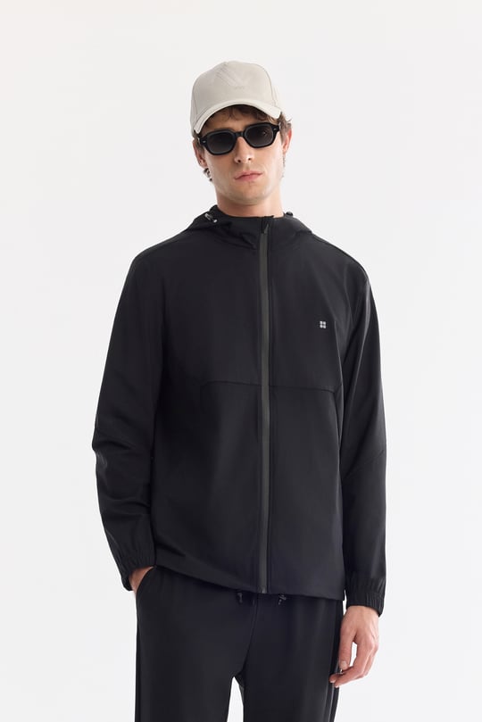 Siyah Kapüşonlu Yaka Fermuarlı Teknik Kumaş Sweatshirt
