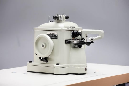 FDM Typical TW6X-960 Kürk ve Deri Dikiş Makinesi KALIN, 2000 Devir