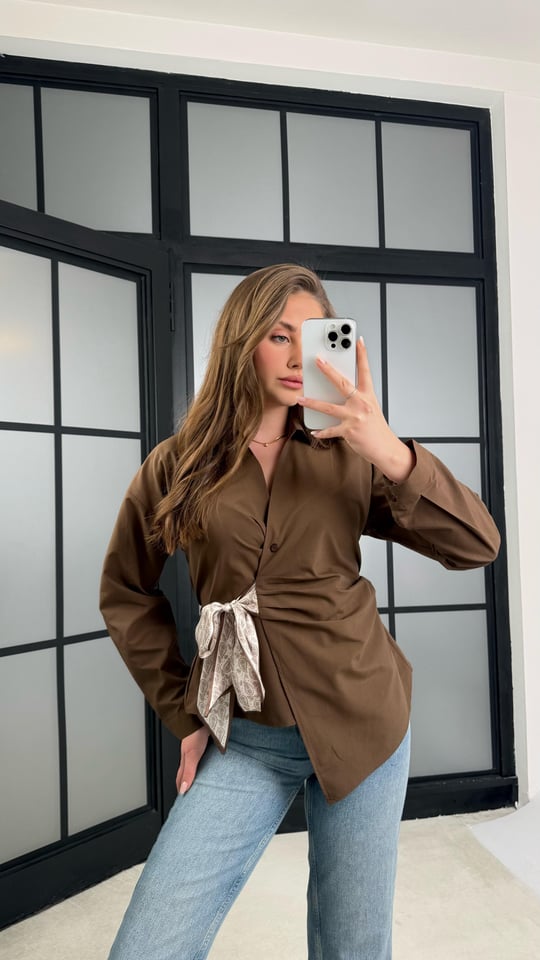 Kahve Bel Bağlama Detaylı Fularlı Tasarım Gömlek GAUS-01173