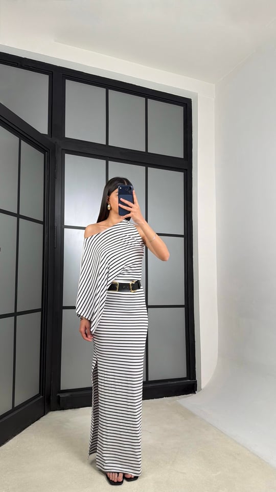 Beyaz Çizgili Tek Omuz Yarasa Kol Premium Elbise GAUS-01430