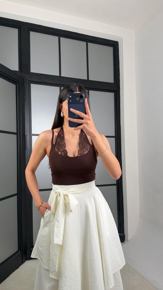 Acı Kahve Dantel Detaylı Boyundan Bağlamalı Bluz GAUS-01418