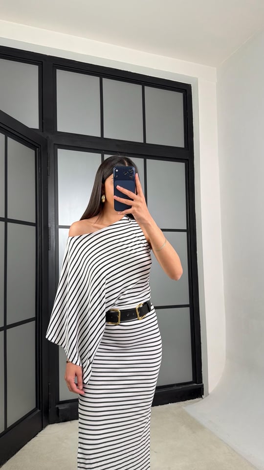 Beyaz Çizgili Tek Omuz Yarasa Kol Premium Elbise GAUS-01430