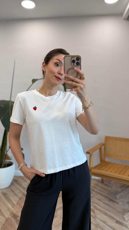 BEYAZ 8174 ÇİLEK DESEN TİŞÖRT
