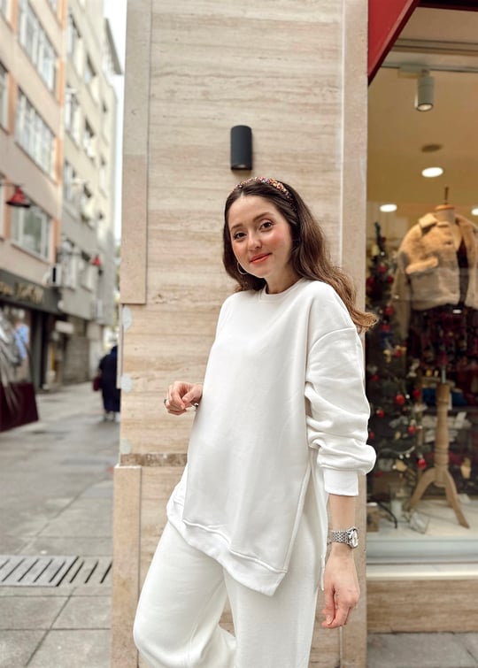 BEYAZ YIRTMAÇ DETAY SWEAT