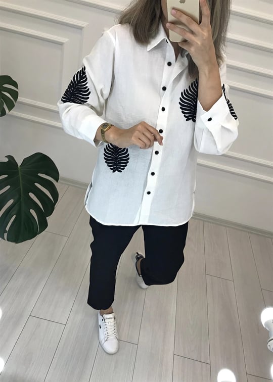EKRU BONCUK İŞLEMELİ GÖMLEK 